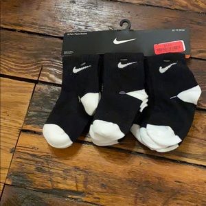 6 pair Nike socks 🧦